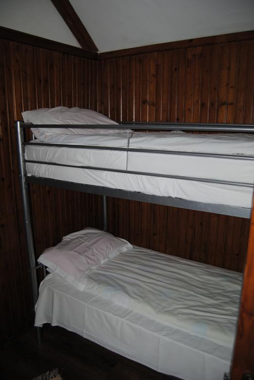 Cornul Vanatorului Bungalows Piteşti Habitación foto