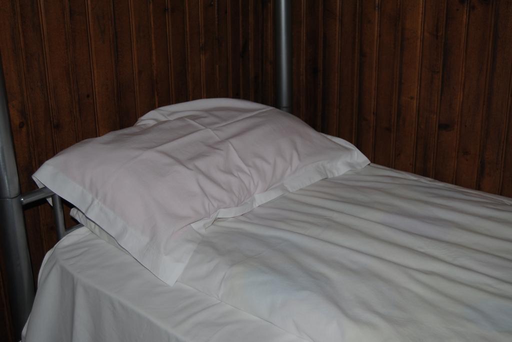 Cornul Vanatorului Bungalows Piteşti Habitación foto